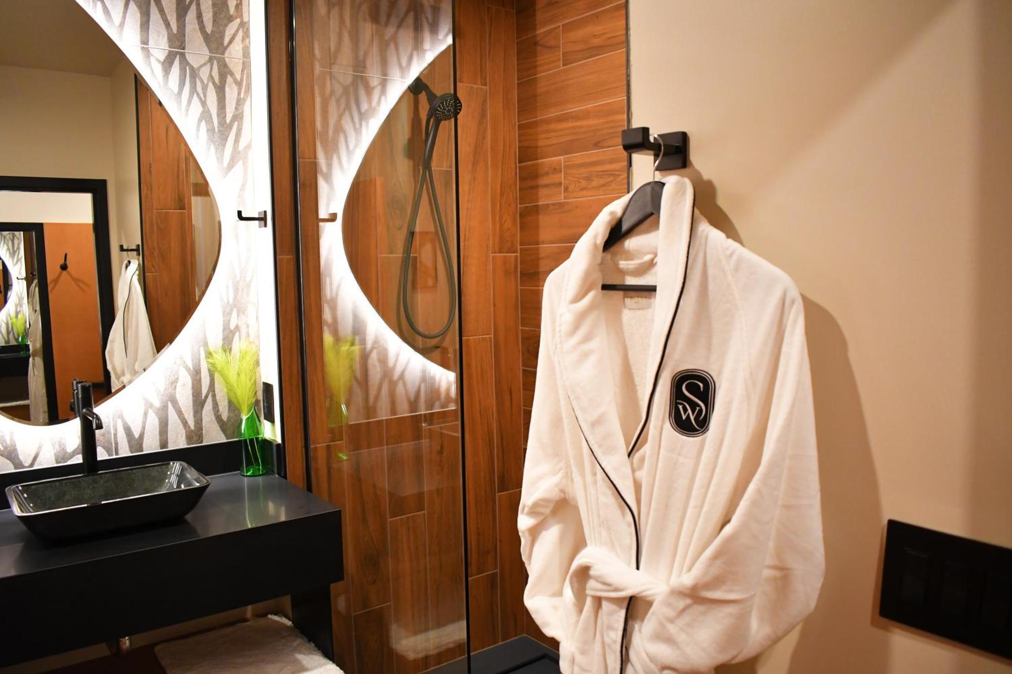 The Swiftwater Hotel ภายนอก รูปภาพ