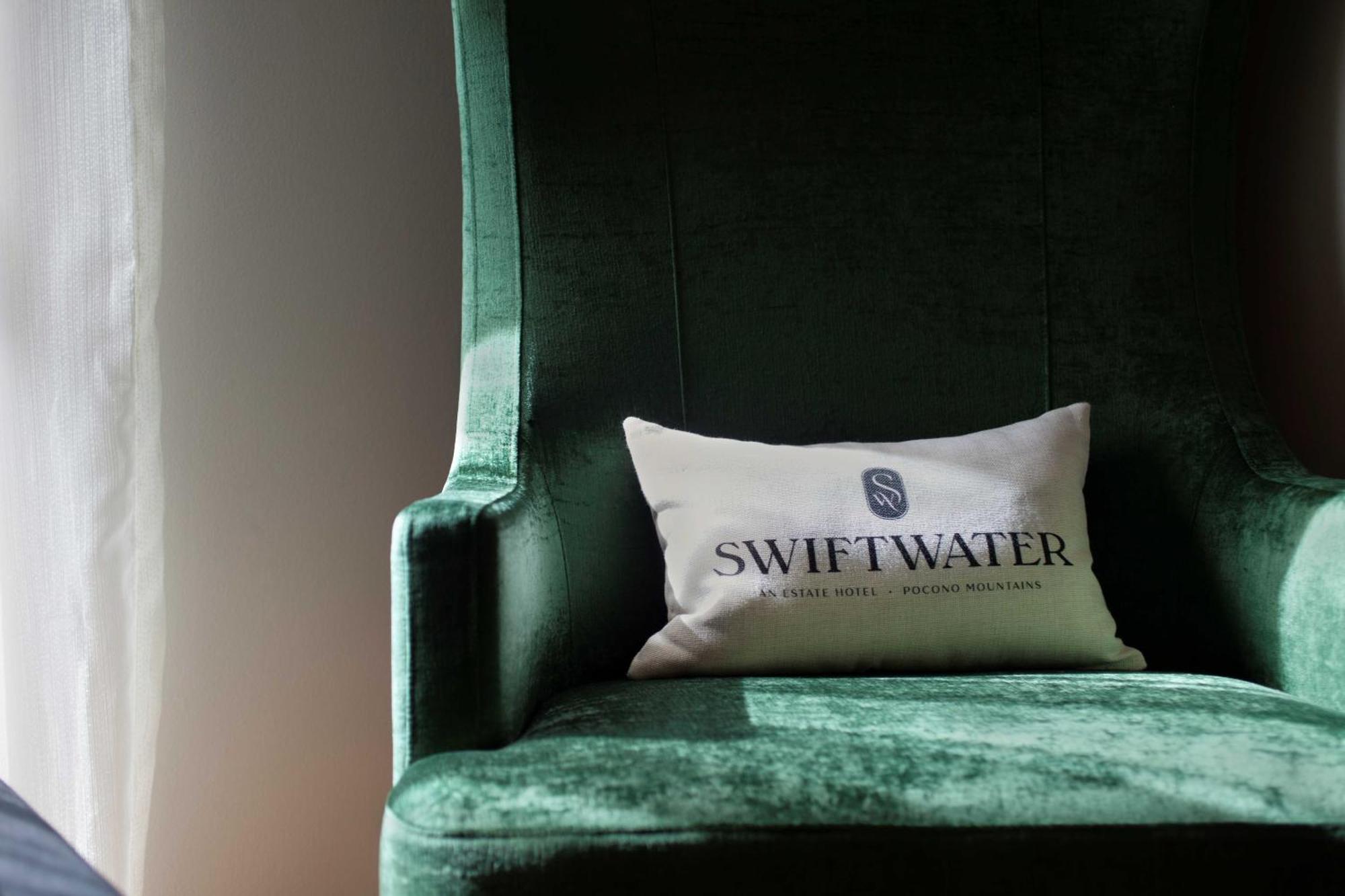 The Swiftwater Hotel ภายนอก รูปภาพ