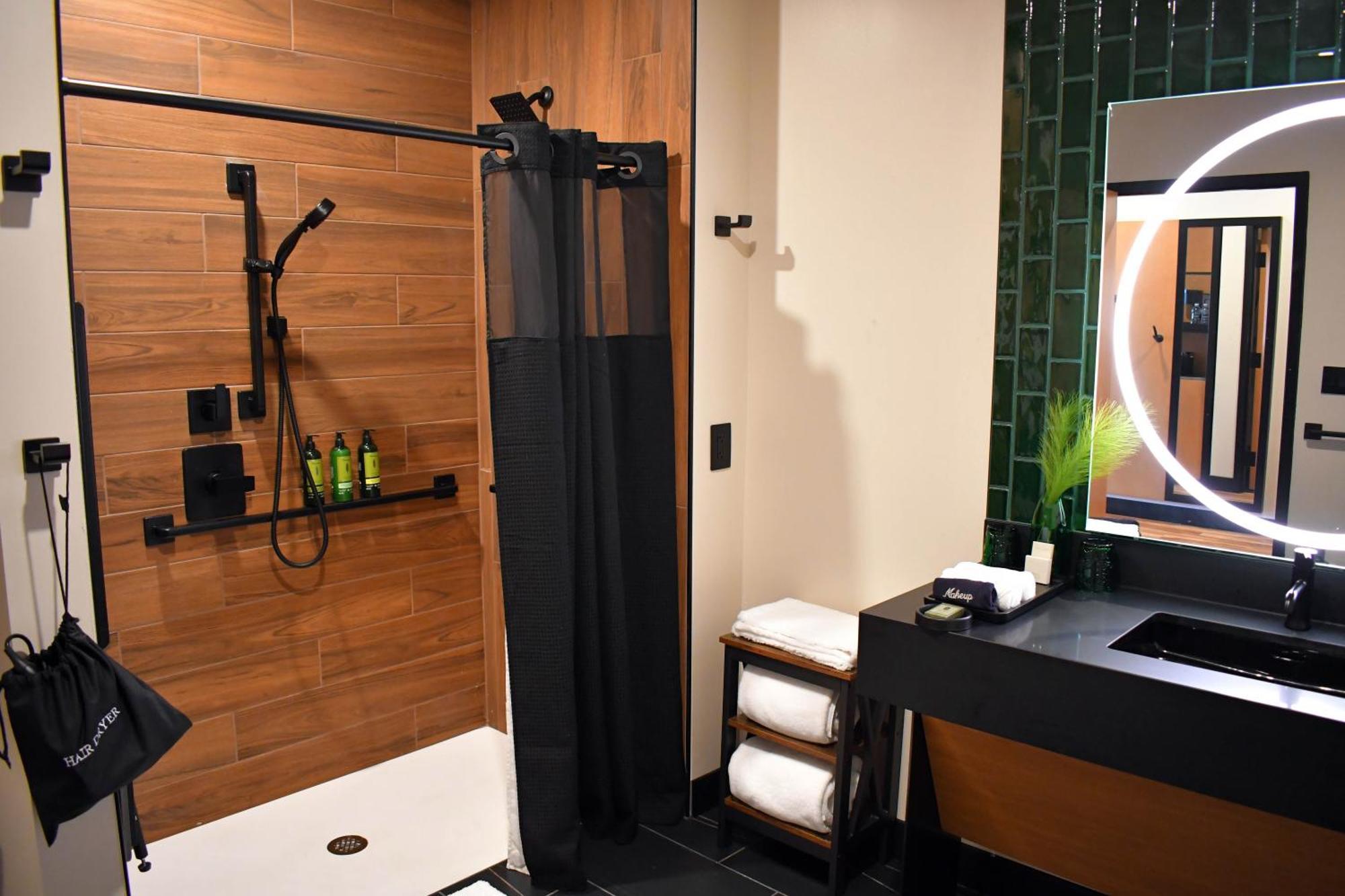 The Swiftwater Hotel ภายนอก รูปภาพ